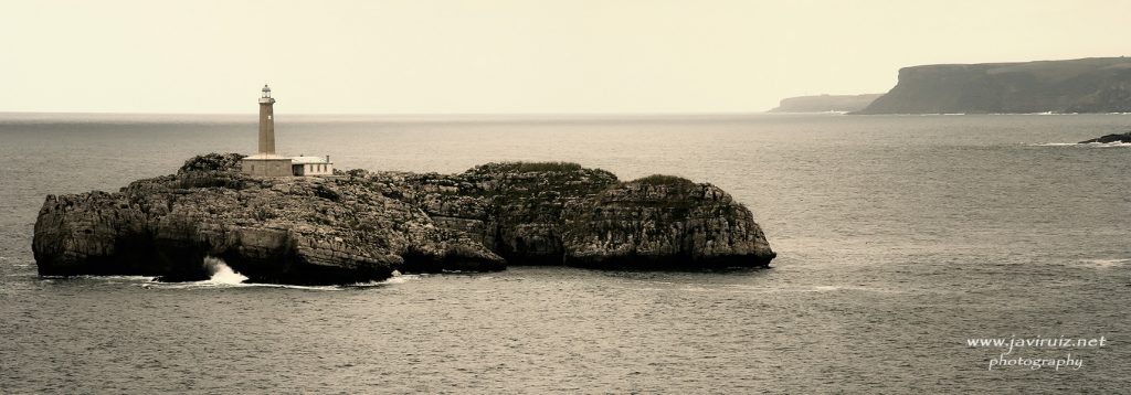 Faro Isla de Mouro (Santander)